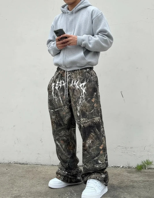 Men's casual sport pants with camouflage print, lightweight and breathable, featuring drawstring design