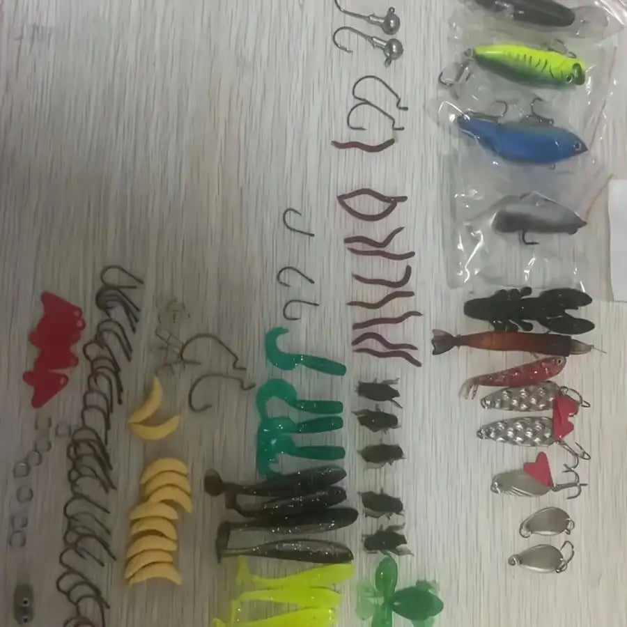 107-Piece Freshwater Lure Set Tackle Kit For Bass Trout Salmon