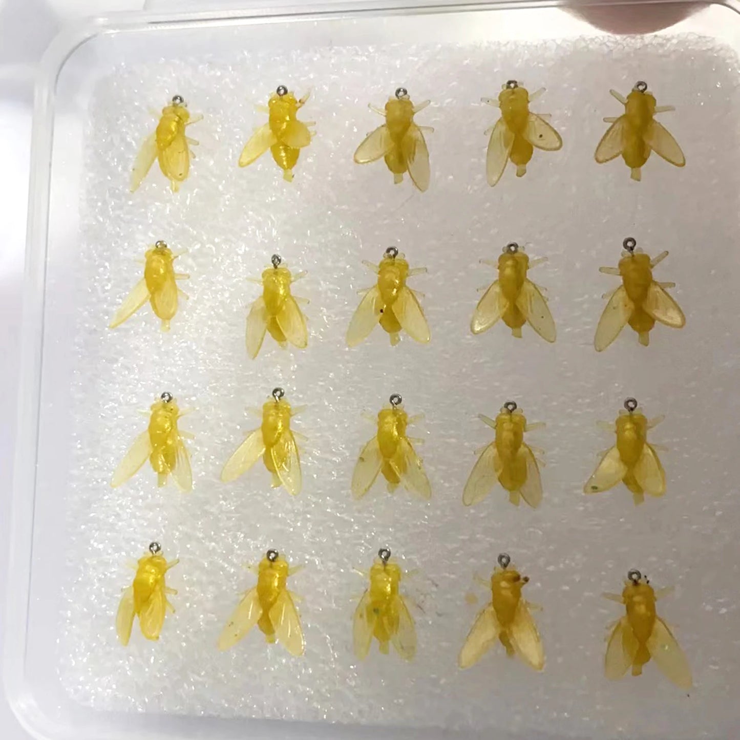 20pcs Small Fly Hook Fishing Bait set Small Sharpened Hook Dry Wet Color Bionic Fly Suitable for All Kinds of Waters