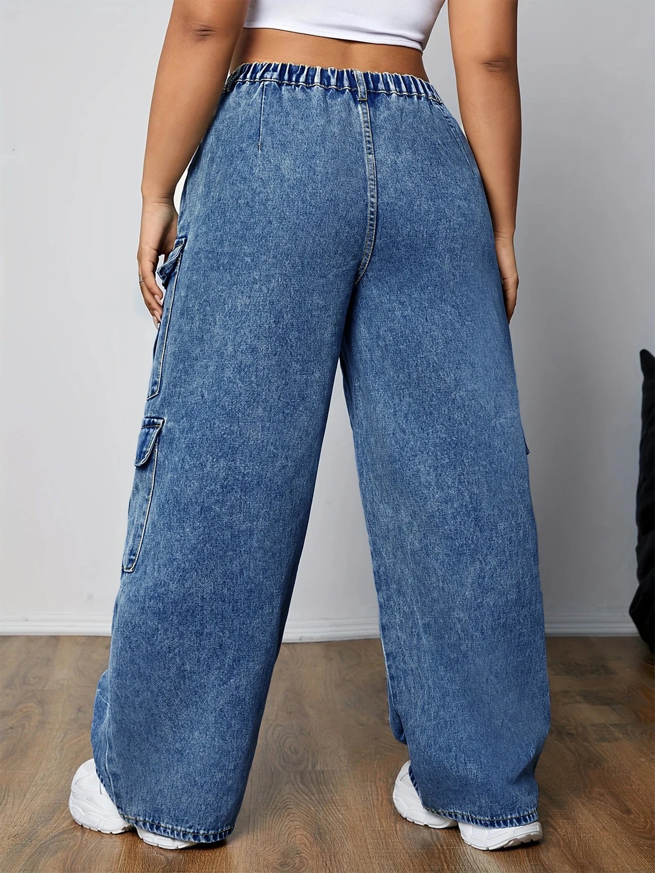 Women's Mid Rise Light Wash Cargo Wide Leg Jeans with Elastic Waist